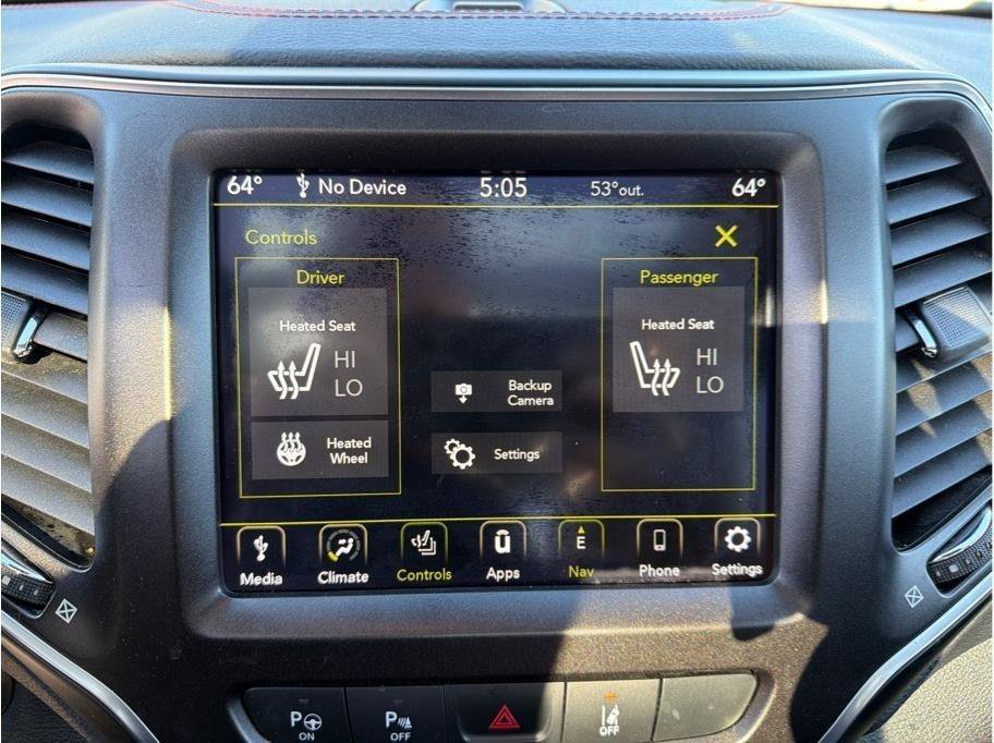 Used 2020 Jeep Cherokee Trailhawk w/ Technology Group AWD/4WD image 24