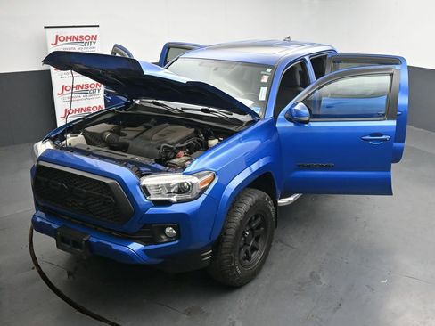 Used 2017 Toyota Tacoma TRD Sport image 26