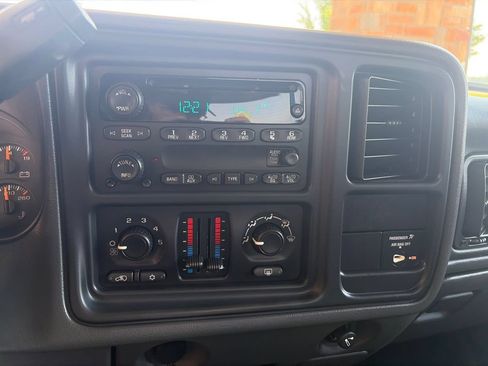 Used 2007 Chevrolet Silverado 2500 LT AWD/4WD image 15