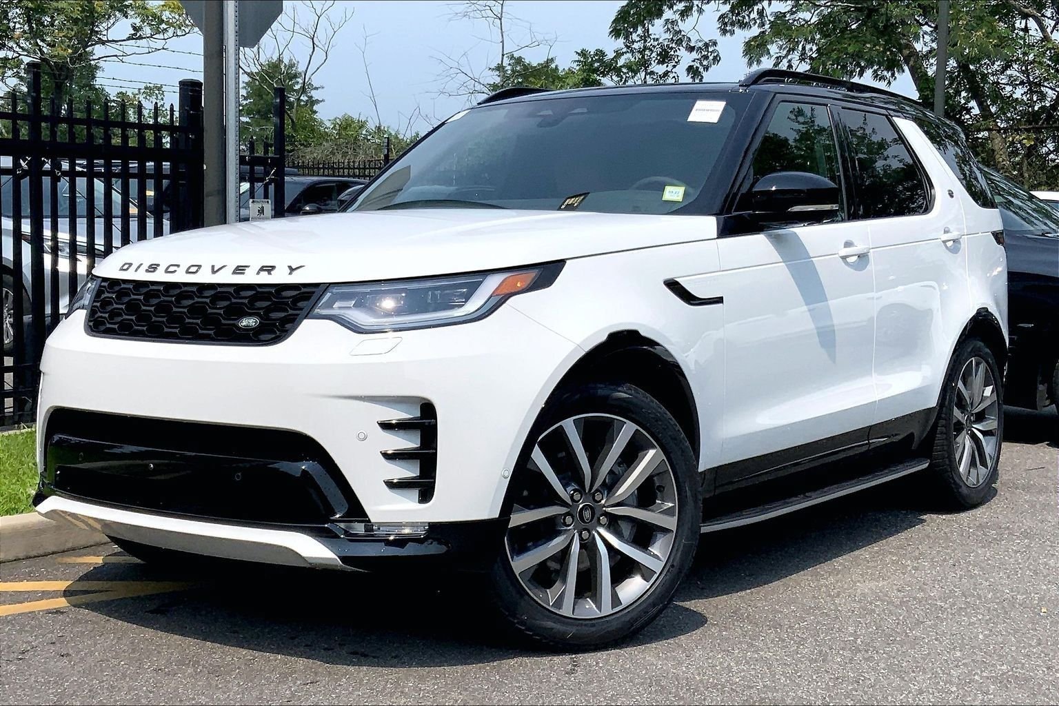 New 2026 Land Rover Discovery Dynamic SE AWD/4WD image 1