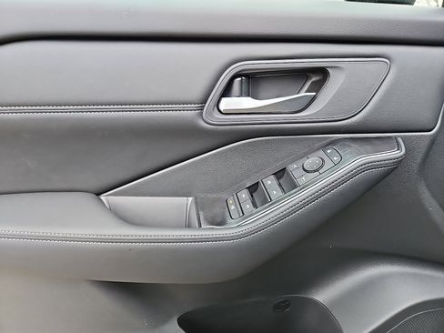 New 2026 Nissan Rogue SV image 10