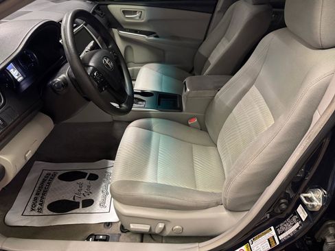 Used 2017 Toyota Camry LE FWD image 5