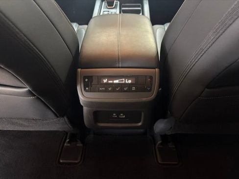 Used 2025 Nissan Pathfinder SL FWD image 18