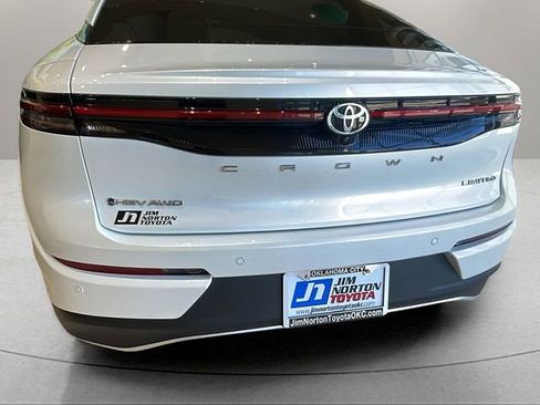 Used 2024 Toyota Crown Limited image 12