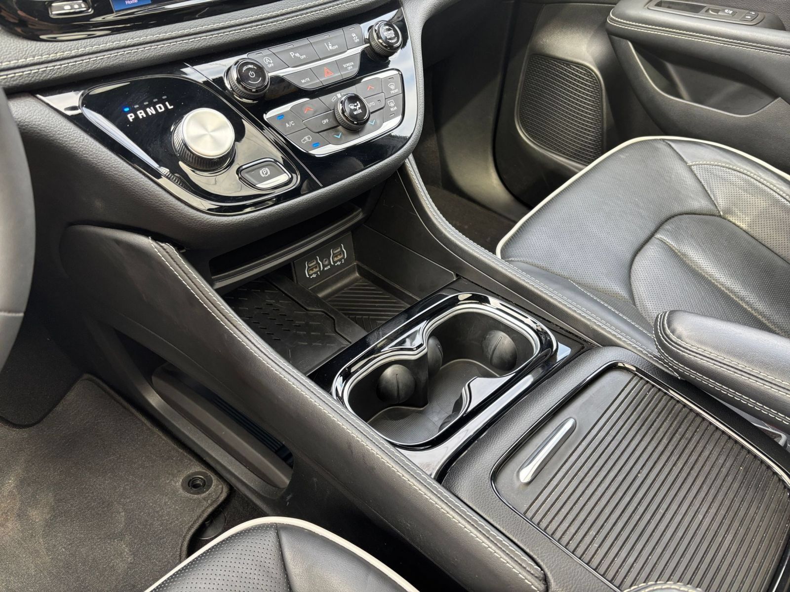 Used 2025 Chrysler Pacifica Limited FWD image 46
