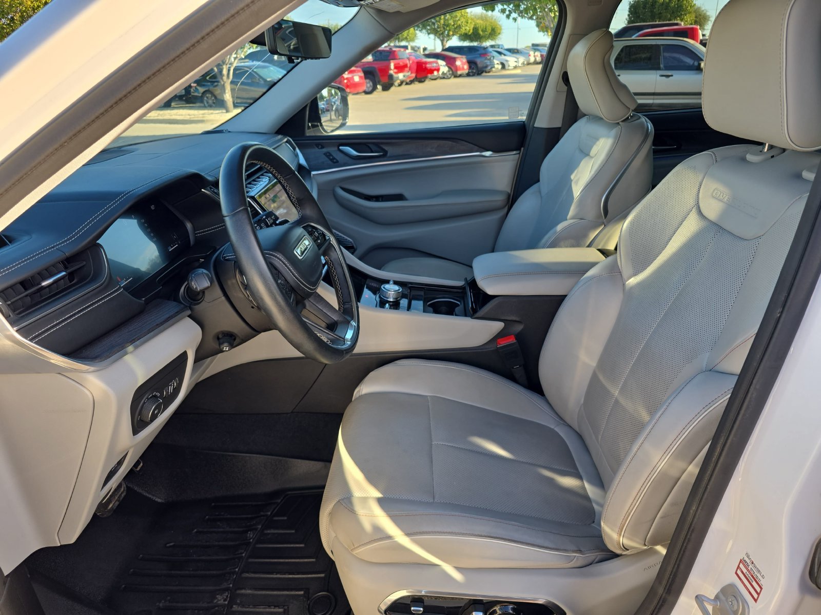 Used 2021 Jeep Grand Cherokee L Overland w/ Luxury Tech Group IV AWD/4WD image 12