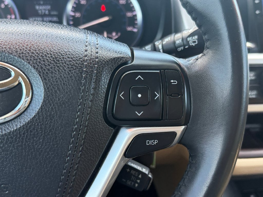 Used 2016 Toyota Highlander Plus FWD image 25