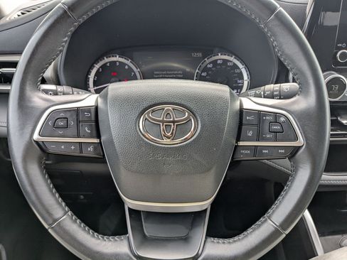 Used 2024 Toyota Highlander LE image 18