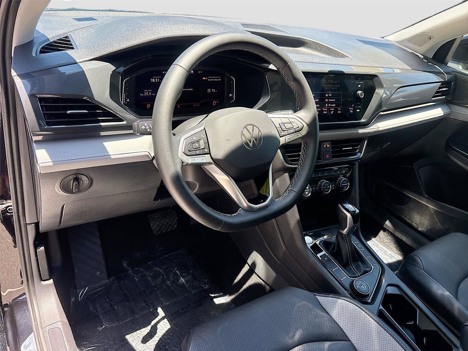 Used 2023 Volkswagen Taos SEL AWD/4WD image 9