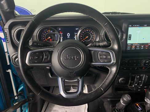 Used 2020 Jeep Wrangler Unlimited Sahara w/ Dual Top Group AWD/4WD image 21