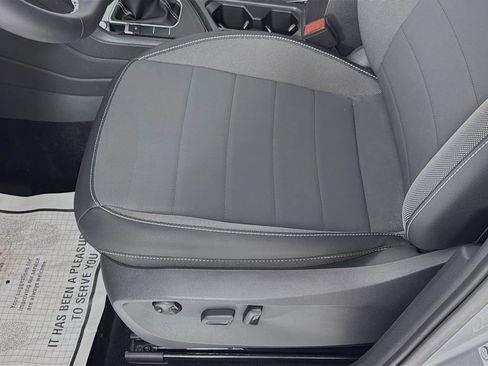 Used 2023 Volkswagen Taos SE w/ Panoramic Sunroof Package FWD image 18