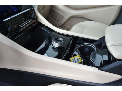 Used 2023 Jeep Grand Cherokee Limited image 27