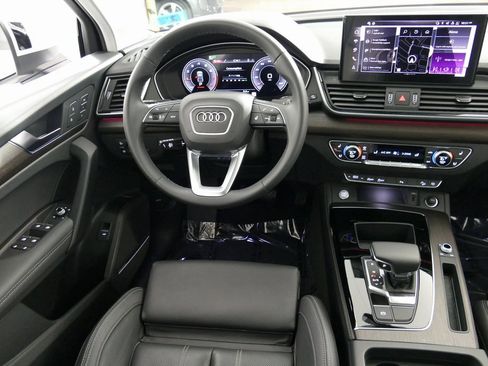 Certified 2025 Audi Q5 2.0T Premium Plus image 29