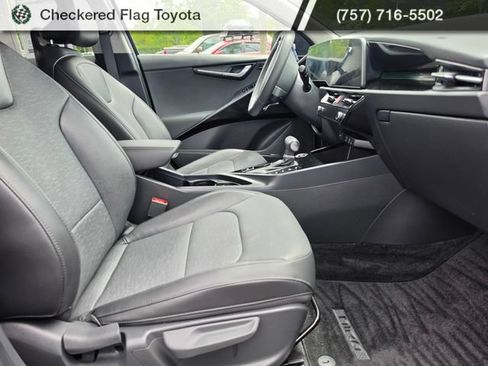 Used 2023 Kia Niro SX Touring FWD image 43