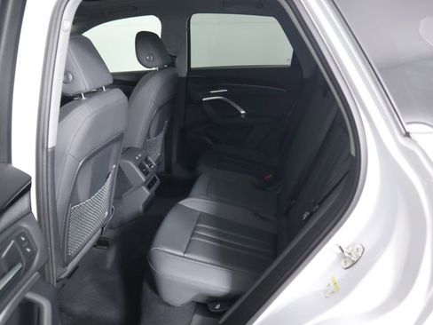 Used 2025 Audi Q5 Premium w/ Convenience Package image 23