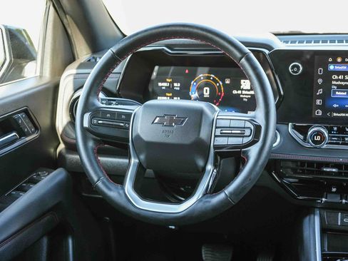 Used 2024 Chevrolet Colorado Z71 w/ Z71 Convenience Package 2 AWD/4WD image 18