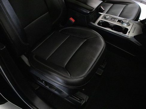 Used 2022 Ford Explorer Limited image 17