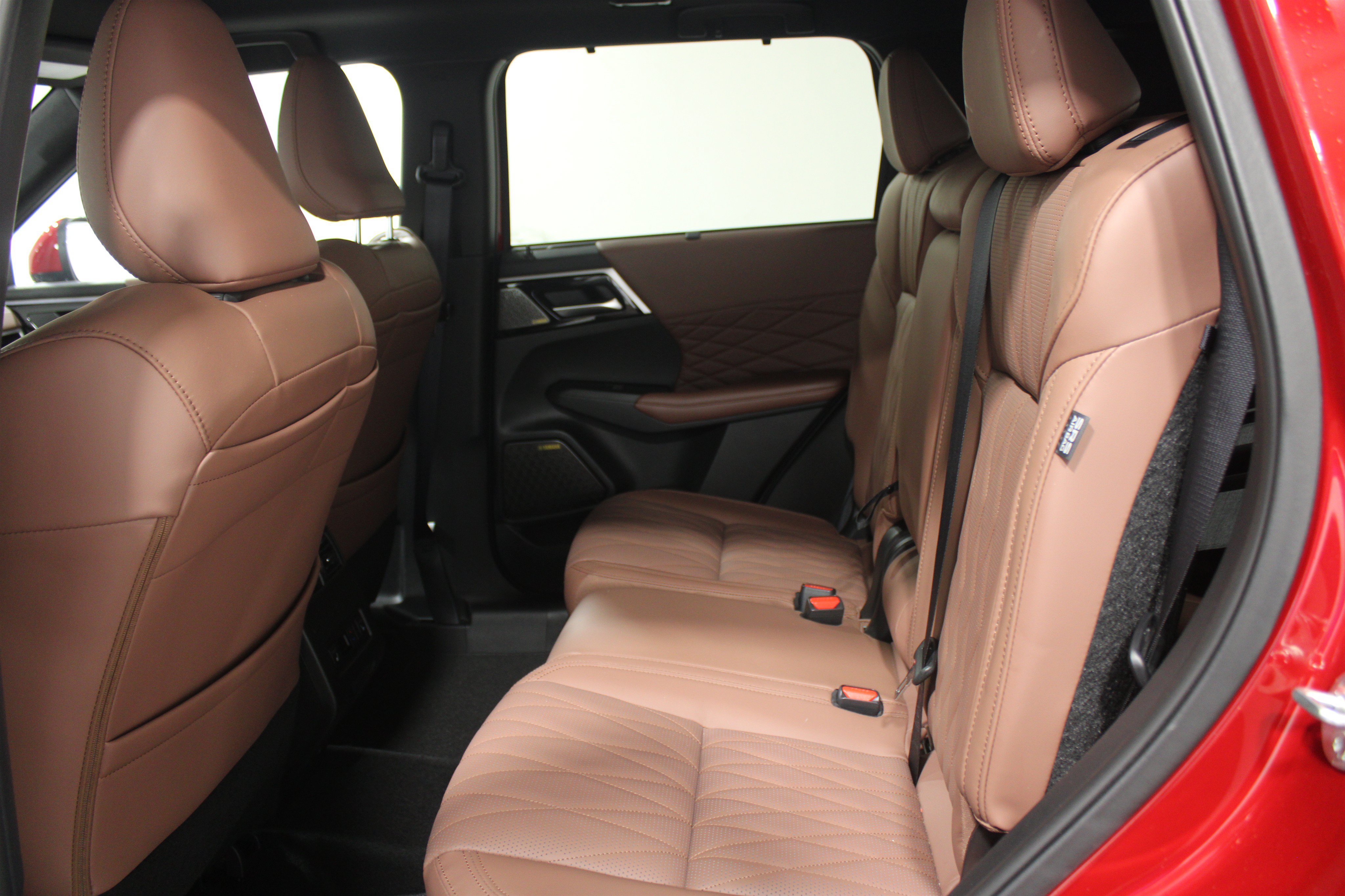 Used 2025 Mitsubishi Outlander AWD image 29