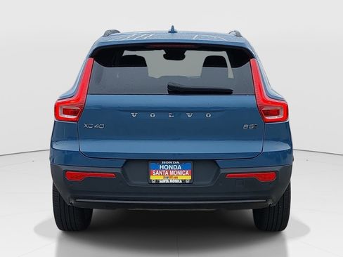 Used 2024 Volvo XC40 B5 Core image 6