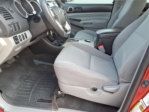 Used 2015 Toyota Tacoma PreRunner w/ SR5 Package RWD image 15
