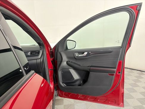 Certified 2025 Ford Escape ST-Line Select AWD/4WD image 30