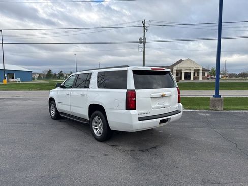 Used 2017 Chevrolet Suburban LT image 3