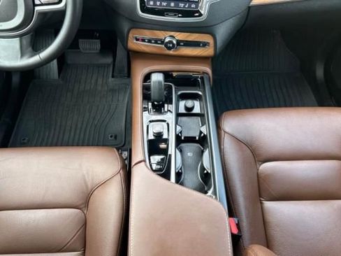 Used 2023 Volvo XC90 B6 Plus w/ Protection Package image 9