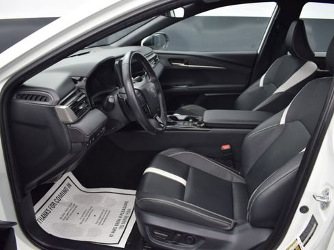 Used 2025 Toyota Camry SE image 13