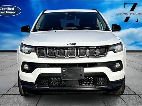 Used 2022 Jeep Compass Latitude image 3