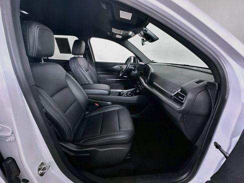 Used 2026 Chevrolet Traverse LT FWD image 34