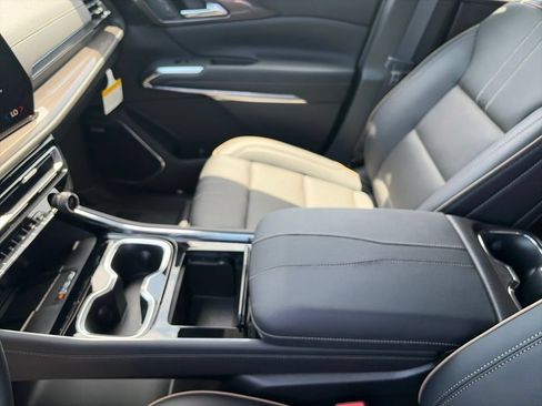 New 2026 Chevrolet Traverse High Country w/ LPO, Floor Liner Package FWD image 24