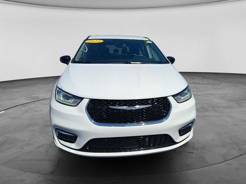 Used 2024 Chrysler Pacifica Touring-L FWD image 15