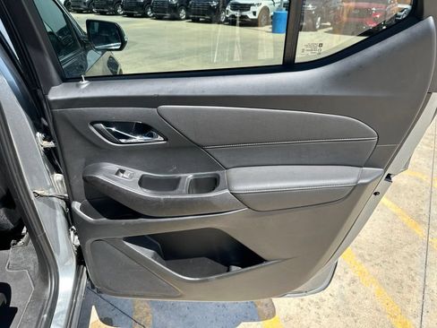 Used 2023 Chevrolet Traverse LT FWD image 27