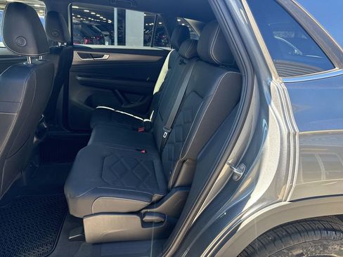 Used 2025 Volkswagen Atlas Cross Sport SE image 14