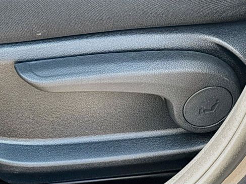 Certified 2025 Hyundai Venue SEL FWD image 21