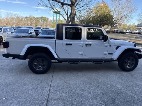Used 2022 Jeep Gladiator Sport image 8