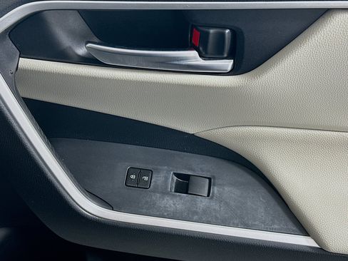 Used 2019 Toyota RAV4 XLE w/ Convenience Package FWD image 29