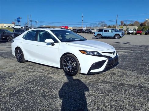 Used 2023 Toyota Camry SE image 4