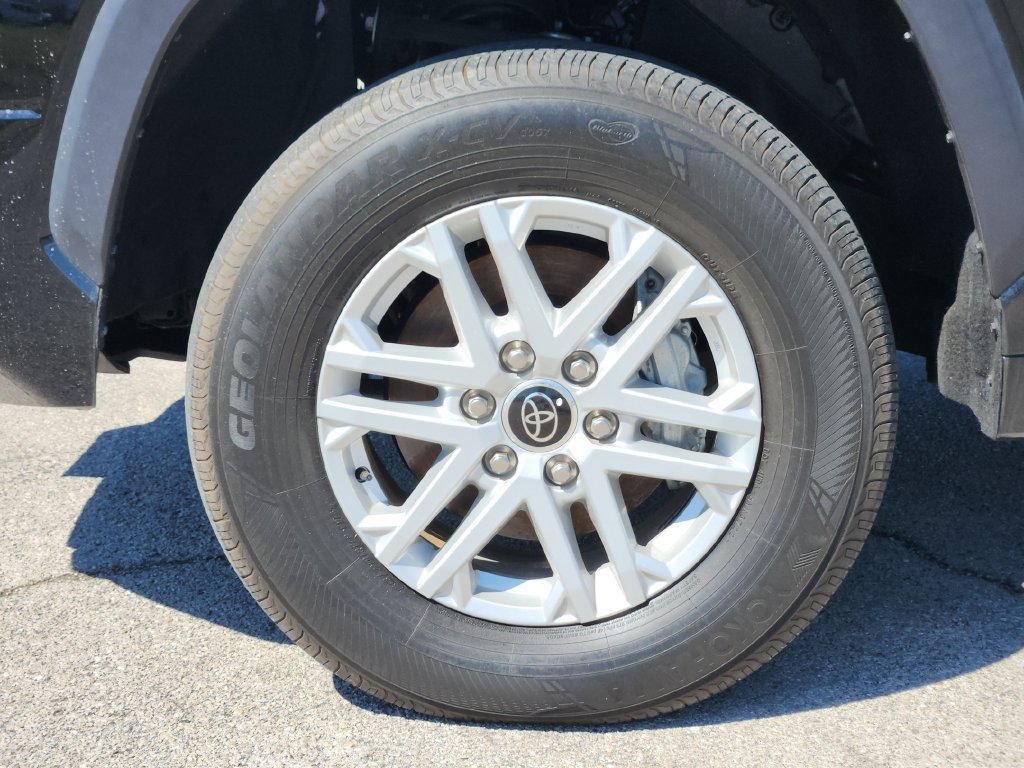 Used 2024 Toyota Tundra SR5 w/ SR5 Convenience Package AWD/4WD image 11