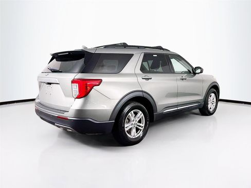 Used 2020 Ford Explorer XLT w/ Equipment Group 202A AWD/4WD image 7