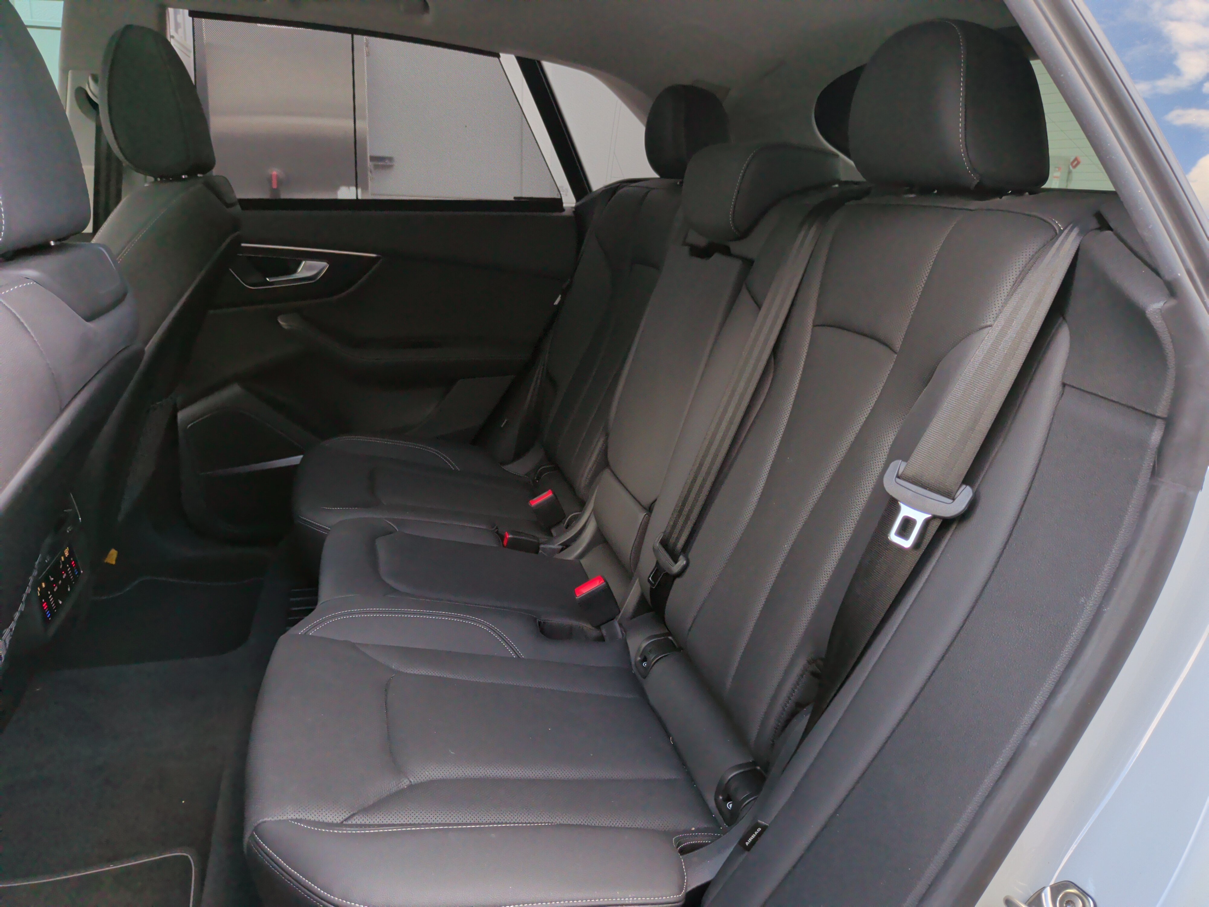 Used 2023 Audi Q8 Prestige AWD/4WD image 32