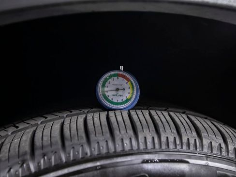 Used 2016 Volkswagen Touareg Sport image 44