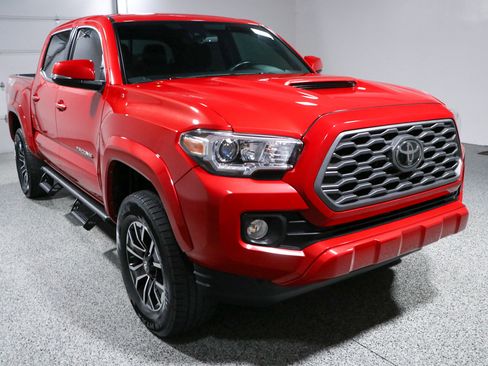 Used 2020 Toyota Tacoma TRD Sport AWD/4WD image 5