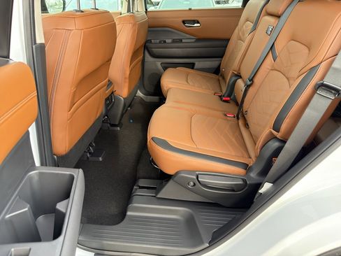 New 2025 Nissan Pathfinder Platinum w/ Cargo Package image 32