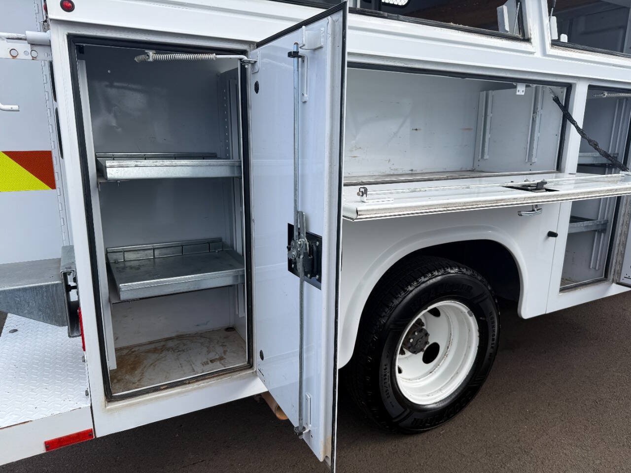 Used 2017 Ford E-350 and Econoline 350 Super Duty RWD image 22