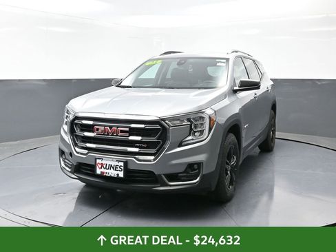 Used 2023 GMC Terrain AT4 image 8