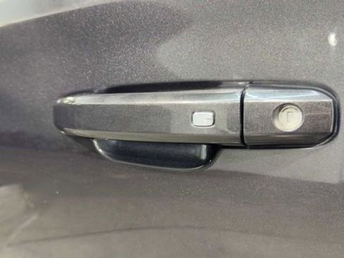 Used 2016 GMC Yukon XL SLT w/ Open Road Package image 12