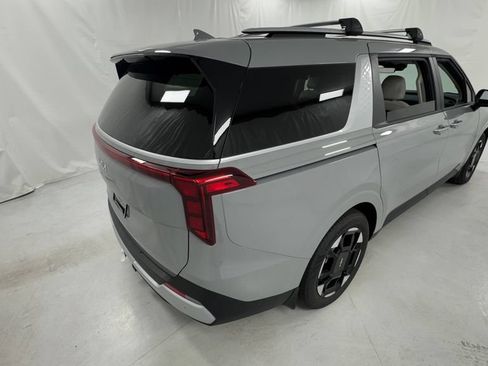 New 2026 Kia Carnival EX FWD image 3