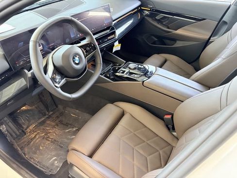 Used 2025 BMW 530i RWD image 17