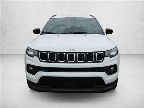 Used 2024 Jeep Compass Latitude AWD/4WD image 4
